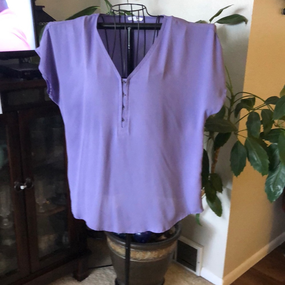 Lavender short-sleeved top